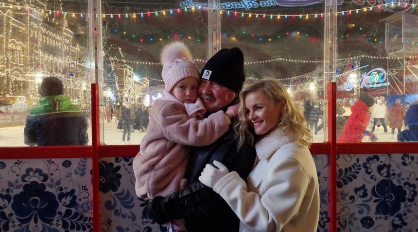 Игорь Николаев с семьей