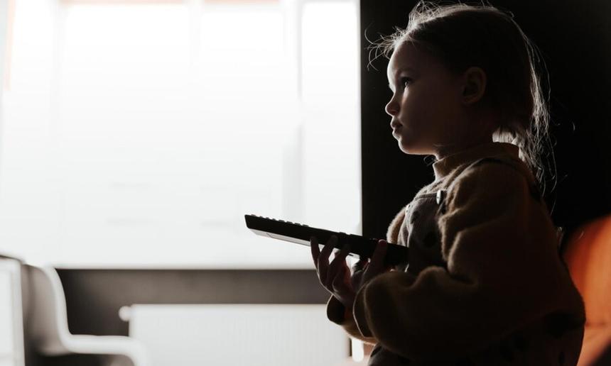 В Сургуте телевизор упал на двухлетнего ребенка и проломил ему череп