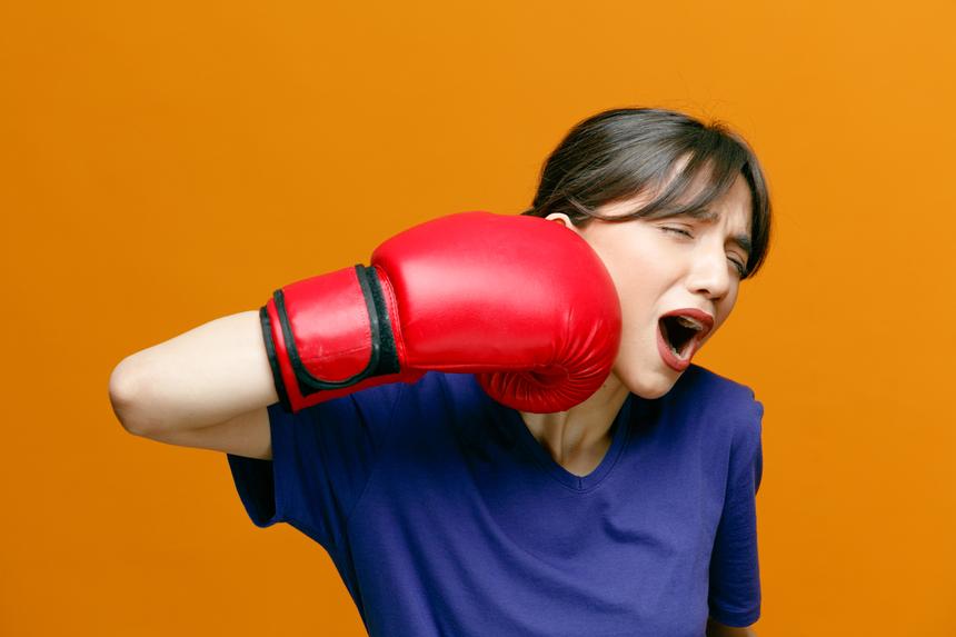 Жительница Екатеринбурга решила доказать, что является мастером спорта, ударив чужого ребенка