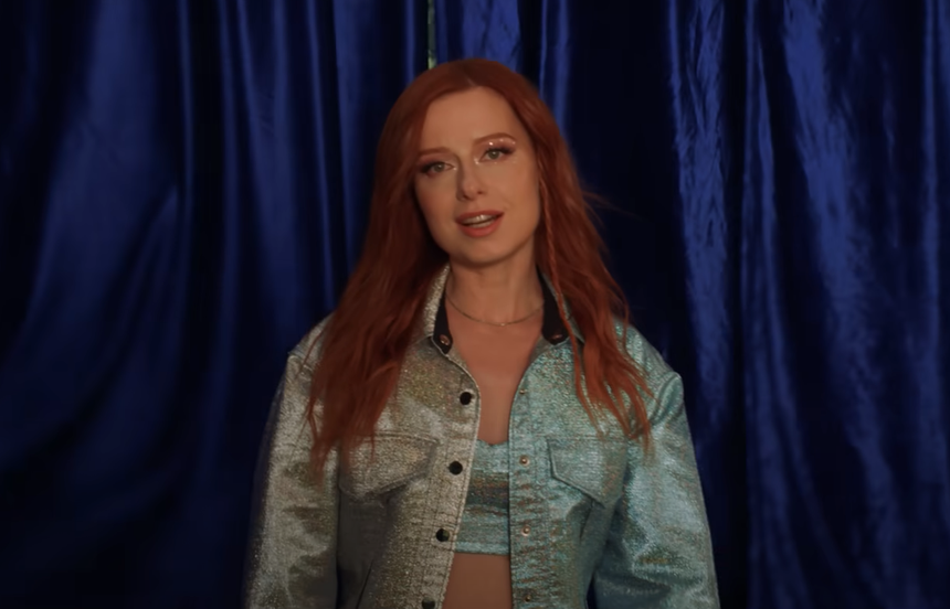 Раскрыт секрет говорящего платья Юлии Савичевой