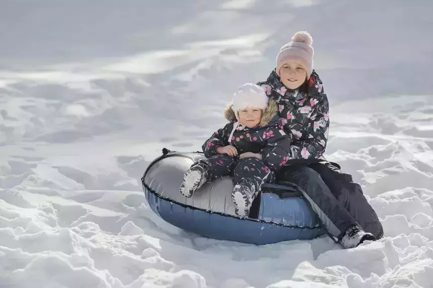 Опасная забава: школьница сломала позвоночник во время катания на ватрушке в Карелии