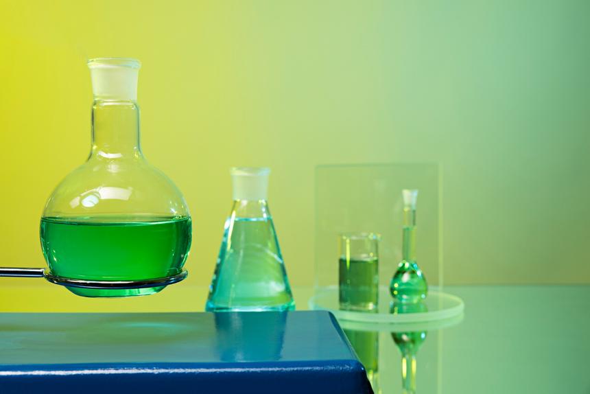 Осколки по всему кабинету и дети в больнице: в школе взорвалась колба на уроке химии