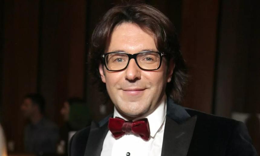 Не зря боролся: Малахов вышел в свет в шубе, за которую подрался со звездным стилистом