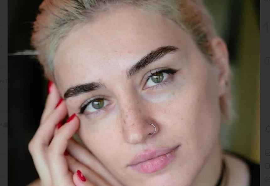 Дети знаменитой российской блогерши попытались выброситься из окна