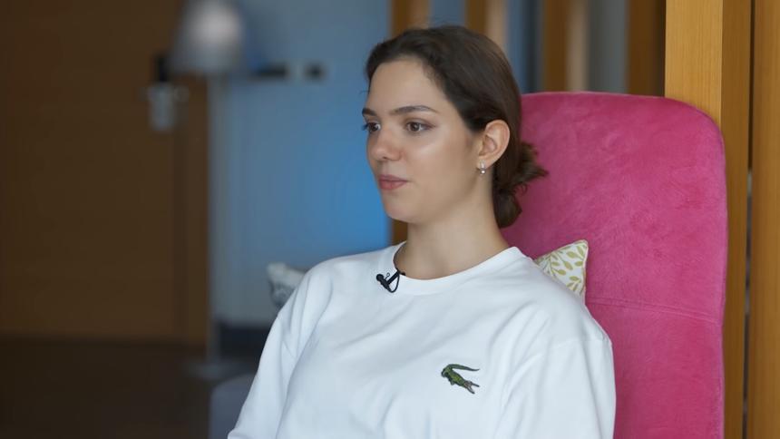 23-летнюю Евгению Медведеву распилили пополам