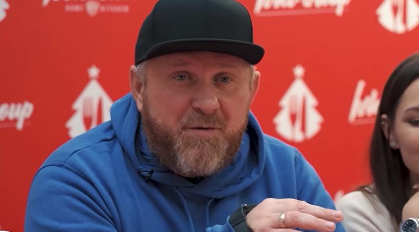 Константин Ивлев впервые показал своего третьего ребенка