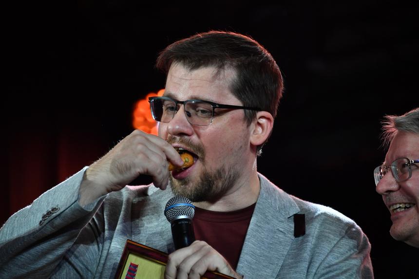 Удивительно похож и обладает такой же мимикой: найден «родной брат» Гарика Харламова