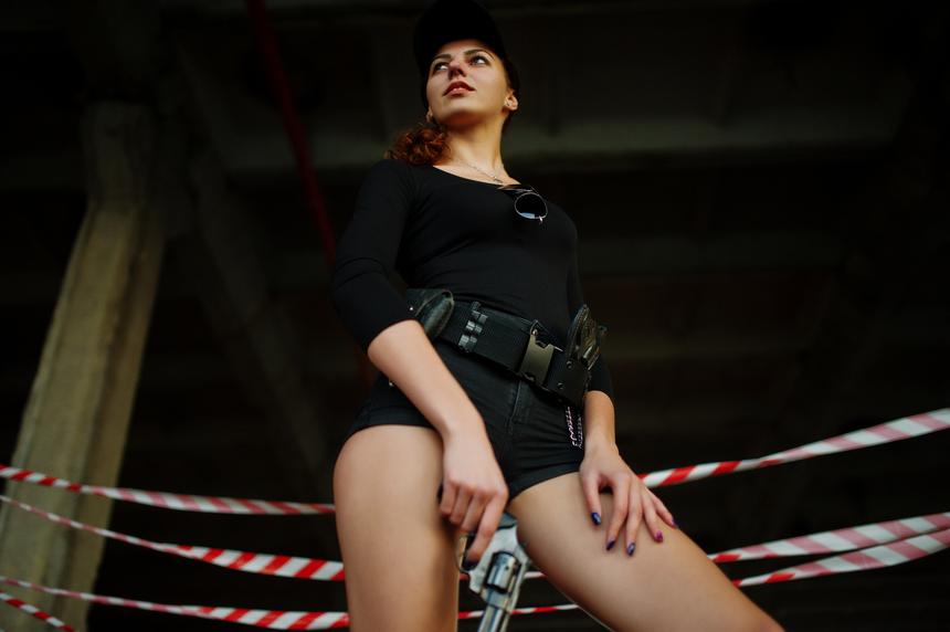 Попробовала всех: сотрудница полиции занялась сексом с шестью коллегами и лишилась работы