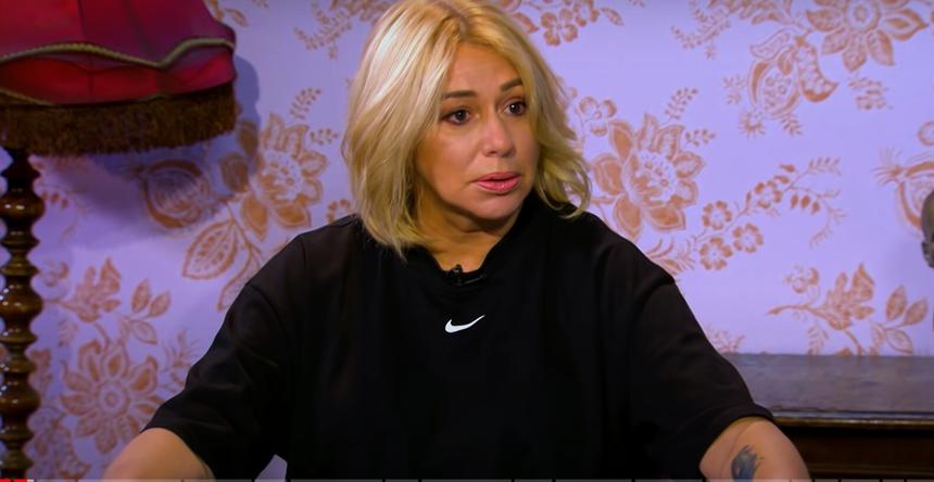 Искусство побеждать: Алена Апина появилась перед камерами со своей дочерью от суррогатной матери