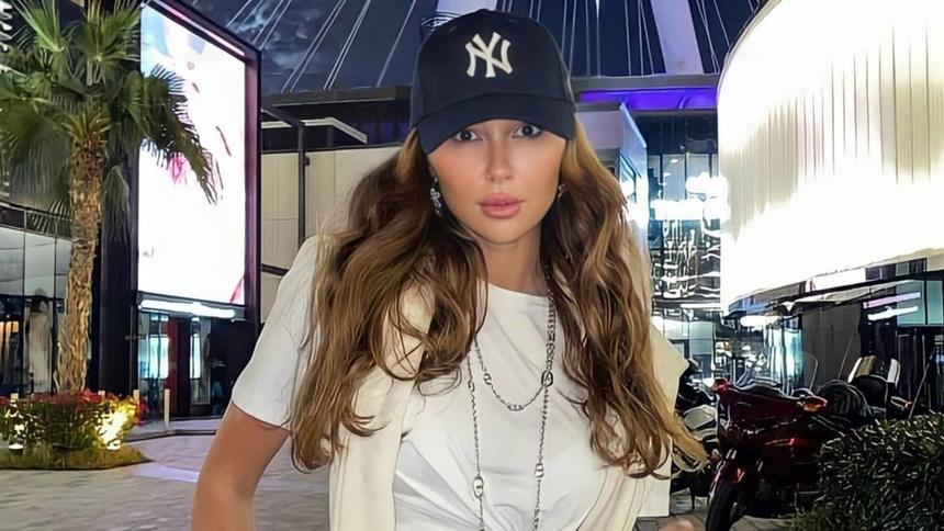 «В кого такие раскосые глаза?»: дочь Анастасии Заворотнюк засомневалась в биологических родителях