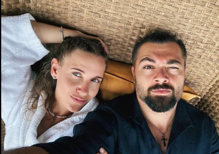 «Кто это рядом с ним?»: Алексея Чумакова застали в объятиях незнакомки