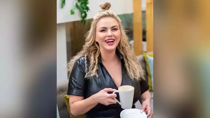 «Чуть не задушила»: Анна Семенович напала на мужчину с кулаками