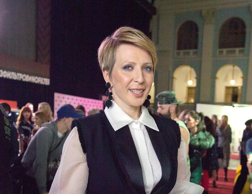 Яна Чурикова принялась оскорблять и доказывать, что Савичева пела не «под фанеру» в ее шоу