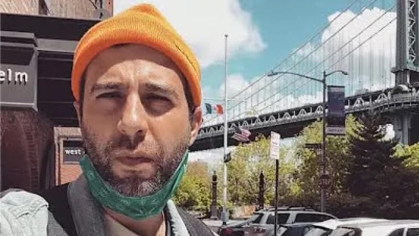 «Ко мне это отношения не имеет»: Иван Ургант прокомментировал фотографии Киркорова у себя в студии