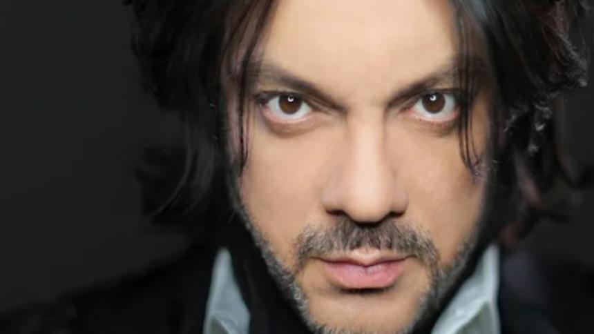 Лицо Филипа Киркорова начало покрываться шрамами