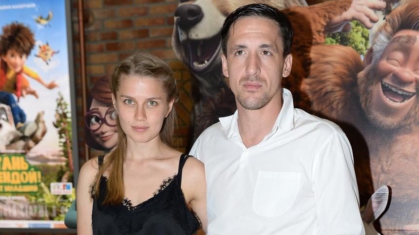 Бил, но не жену: мать Артура Смольянинова* защищала сына, но втянула его в новый скандал с насилием