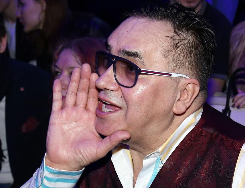 В ослабленный организм Станислава Садальского вставили имплант, чтобы он вышел на сцену