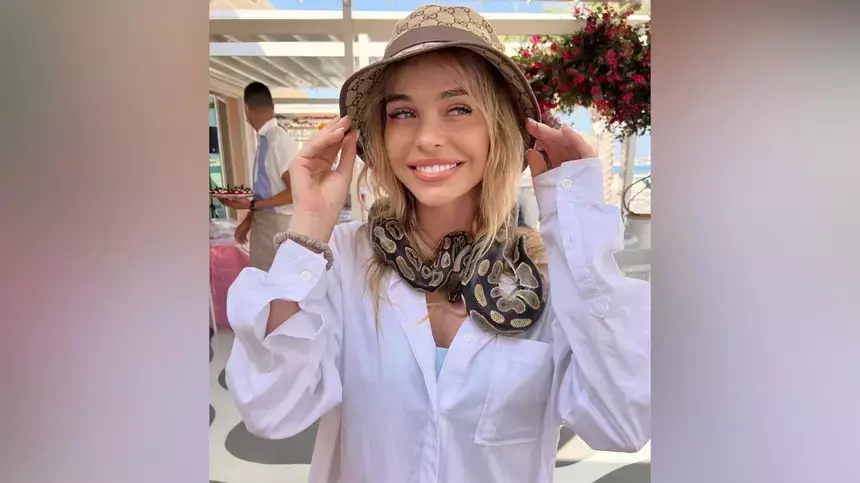 «Чувствую этот запах»: Анна Хилькевич попробовала на вкус испражнения животного