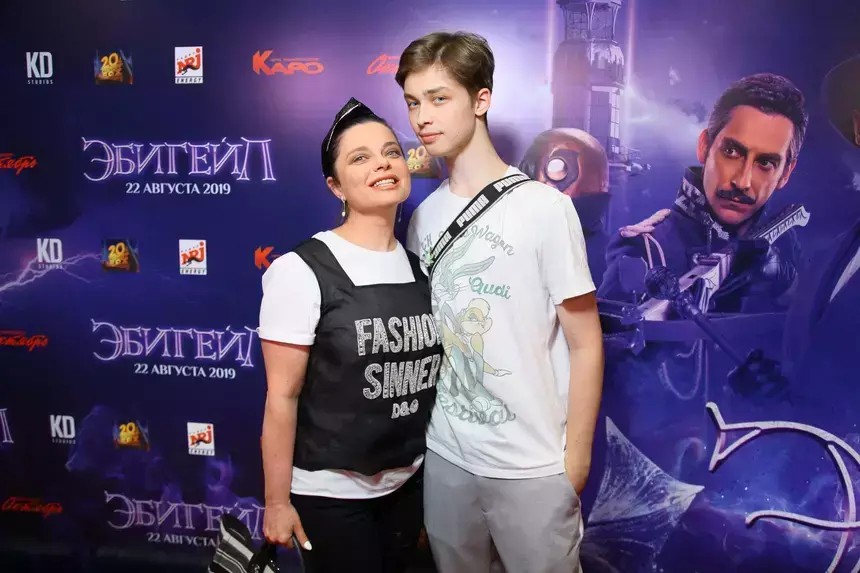 Округлился животик: невестку Наташи Королевой поздравляют с беременностью