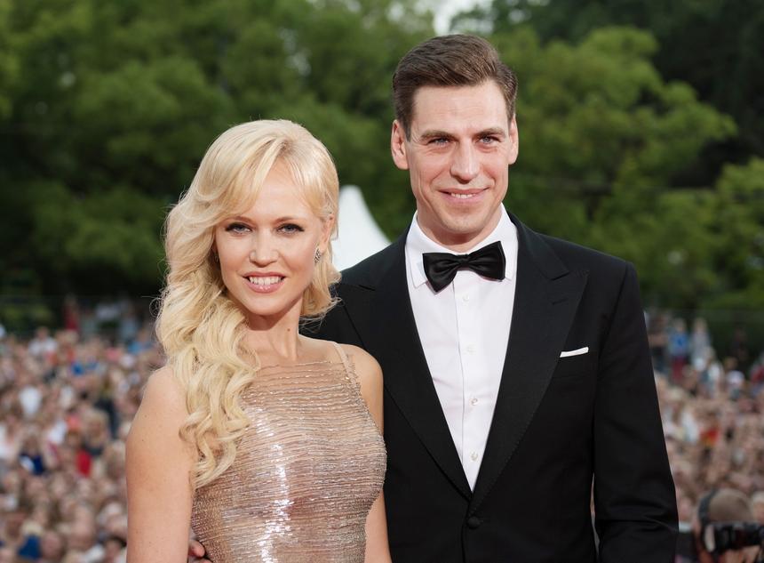 «Надоело, я больше не хочу»: Дмитрий Дюжев высказался о свободных отношениях с женой