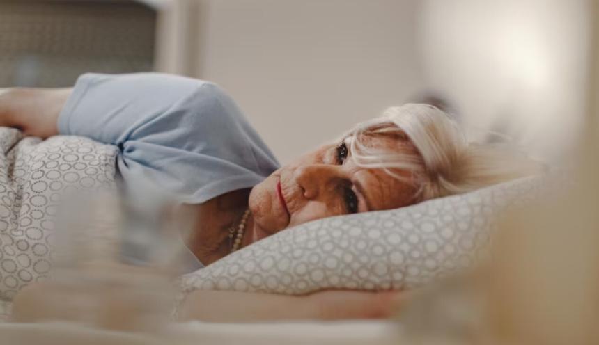 Сотрудница дома для престарелых разбила голову 80-летней старушке