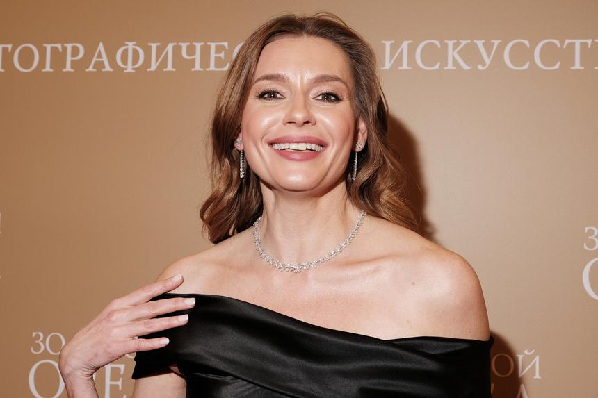 Снимала для одного, а увидели все: как голые фото 45-летней Толкалиной оказались в Сети