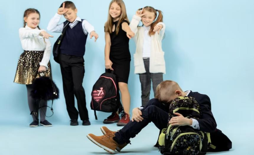 Российский школьник требовал у третьеклассника присягнуть ему на верность