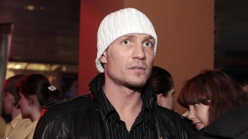 Заразили уже в «Коммунарке»: Роман Костомаров мог перенести два инсульта из-за ошибки врачей