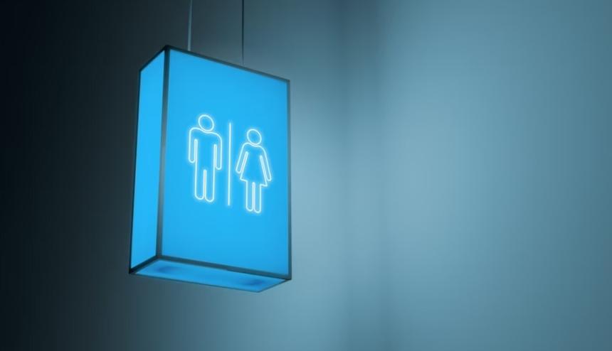 В женском туалете Анапы начали продавать детские игрушки