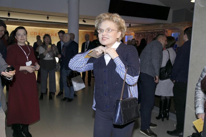 «Только так»: 61-летняя Елена Малышева рассказала, чем пытается удержать супруга