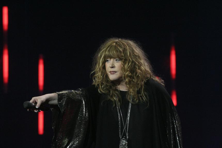 Просьбу дать билет игнорировали: Алла Пугачева и Максим Галкин* не желают общаться с Раймондом Паулсом