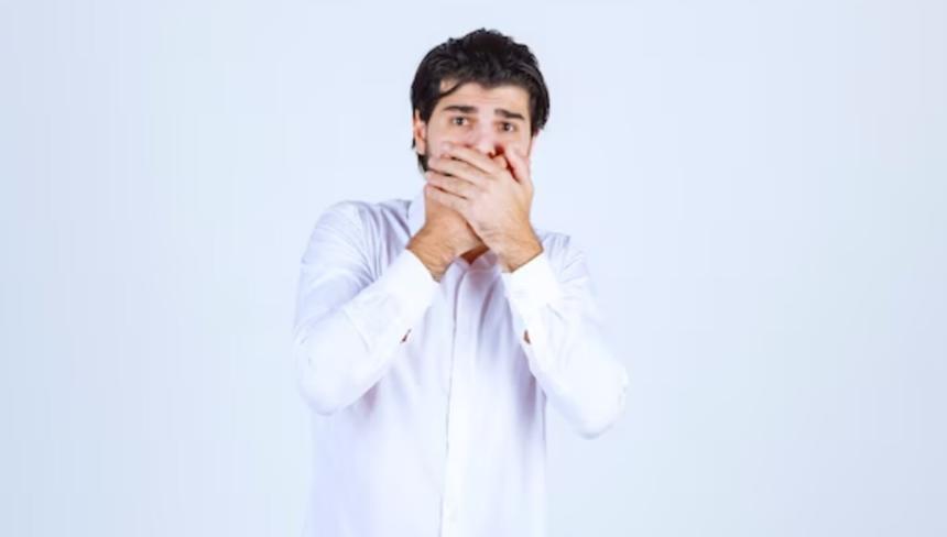 Врач назвал три основные причины возникновения неприятного запаха изо рта