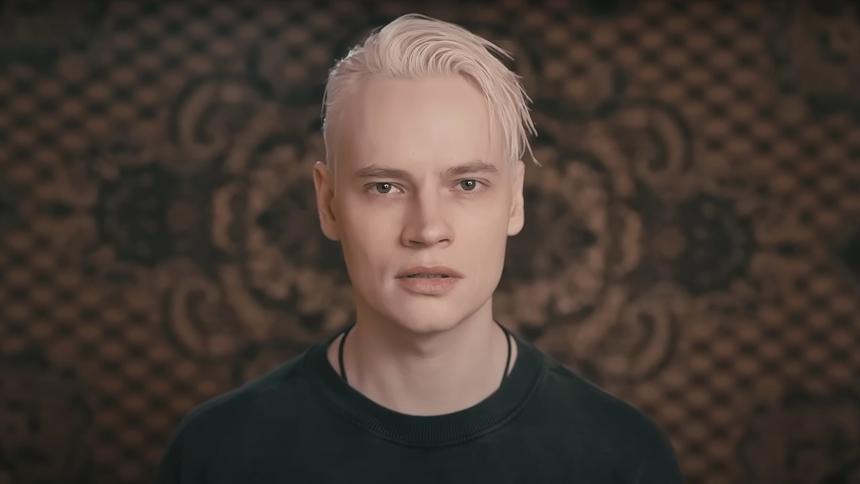 В Екатеринбурге школьникам поручили выучить слова песни SHAMAN «Я русский»