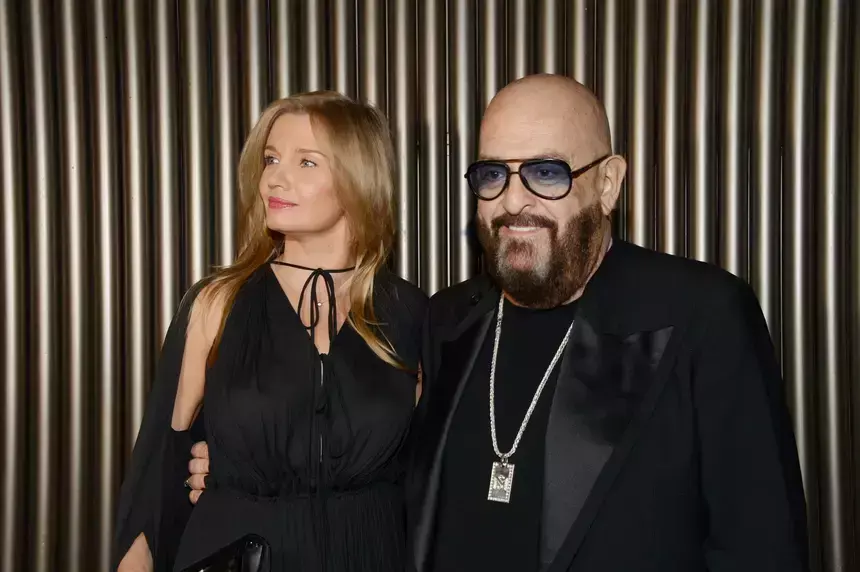 «Сижу на кресле-каталке»: 74-летний Михаил Шуфутинский травмировался после падения на льду