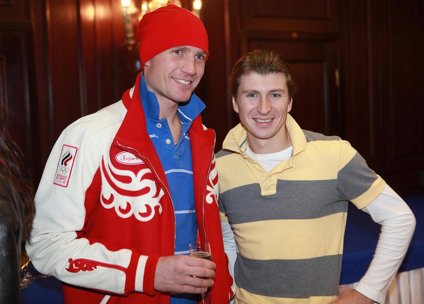 Операции пока не будет: Костомаров начал понемногу общаться с близкими