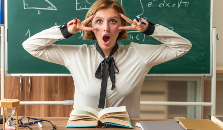 В одной из российских школ педагог решила подстричь ребенка прямо на уроке