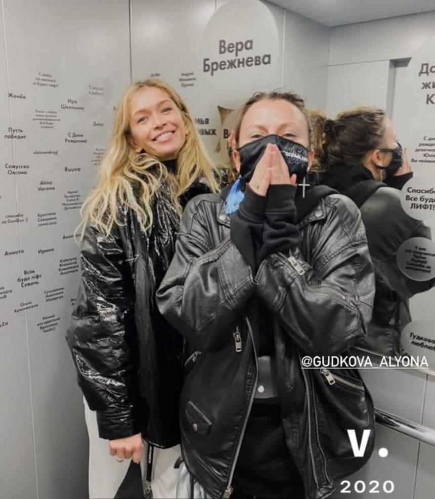 «Как раньше уже не будет»: Вера Брежнева показала фото 2020 года и заявила о начале новой жизни