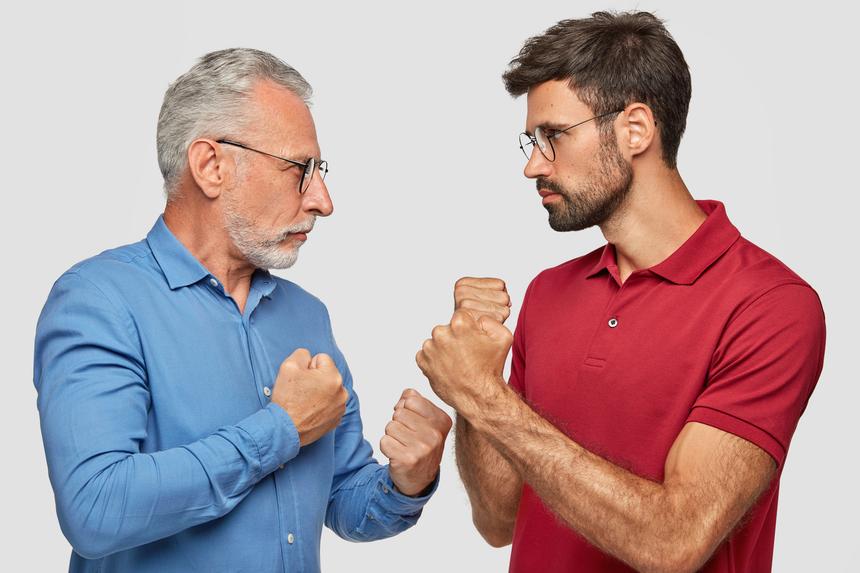 Депутат Приморского края до смерти забил напавшего на него с ножом 71-летнего тестя