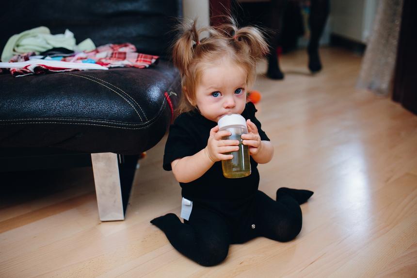 В крови двухлетней девочки нашли наркотики и алкоголь после похода в гости в Москве