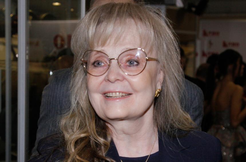 «Пьем шампанское»: что известно о госпитализации 71-летней народной артистки Натальи Белохвостиковой