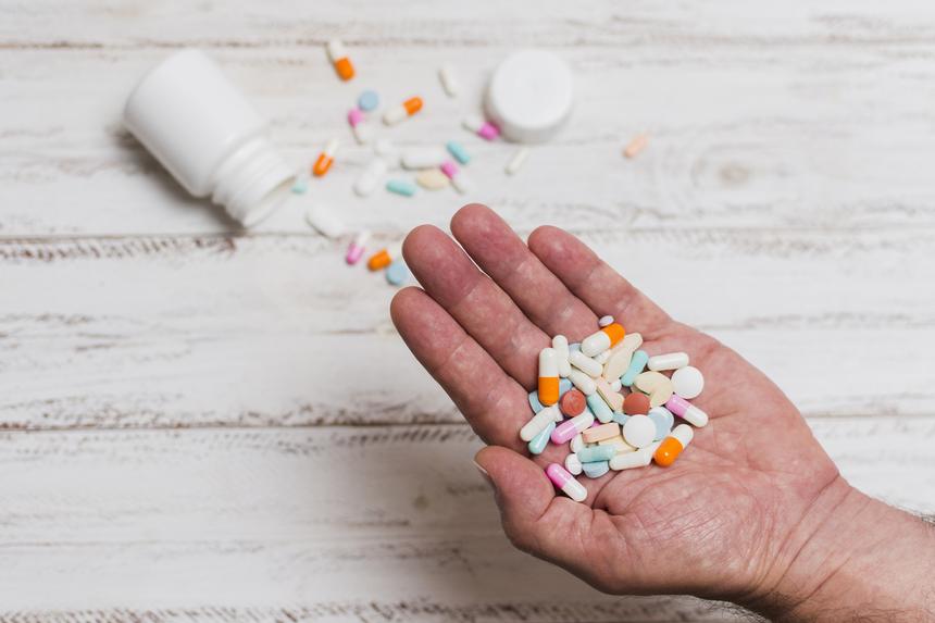 В Москве пьяный клиент взял в заложники проститутку и заставил ее пить неизвестные таблетки