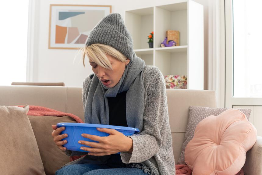 «Два раза упала в обморок»: семья отравилась брускеттой