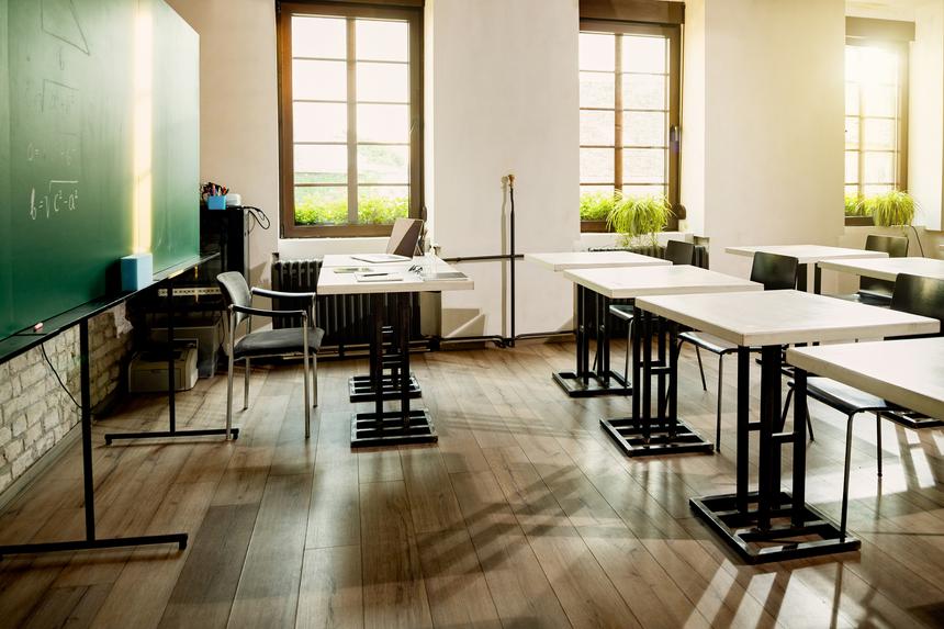 Кричит и замахивается рукой: в Нижнем Новгороде учительница ударила ребенка книгой по голове