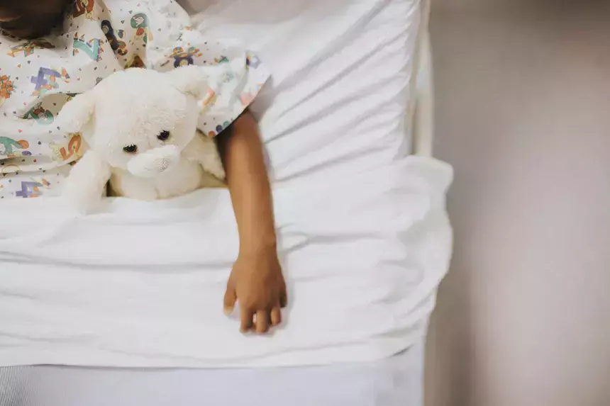 В Перми родители умершей девочки потребовали с врача миллион рублей за фото