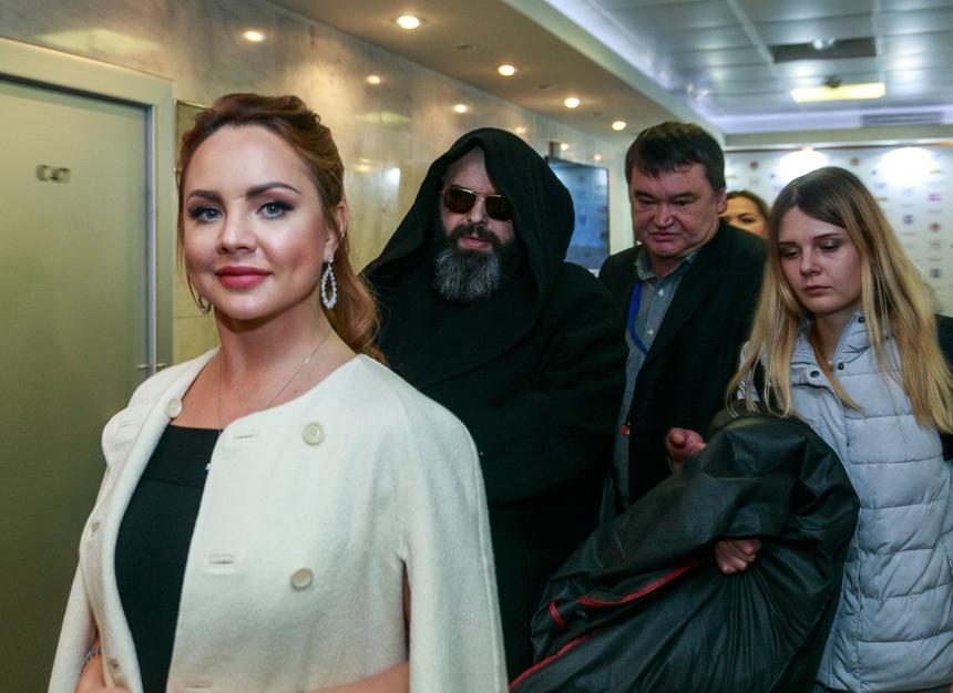 «Он намеренно ее поил»: назван человек, который испортил репутацию певицы МакSим