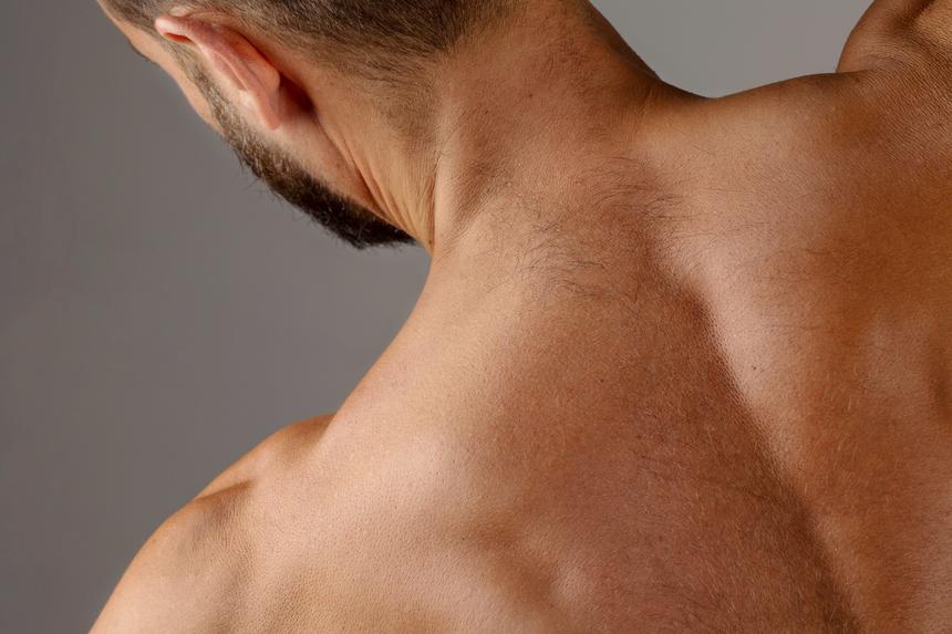 Эпиляция и педикюр: названы популярные у мужчин процедуры весной 2023 года