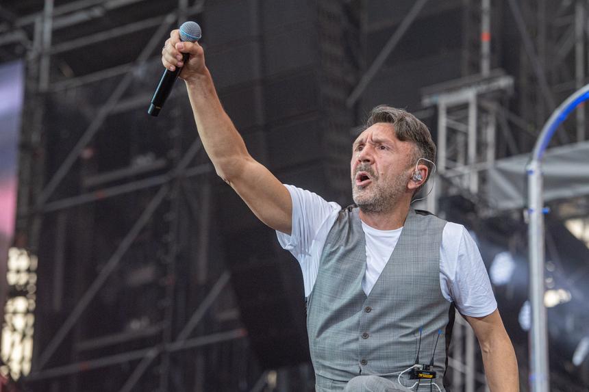 Удалился из соцсетей и никуда не ходит: Сергей Шнуров пропал не просто так