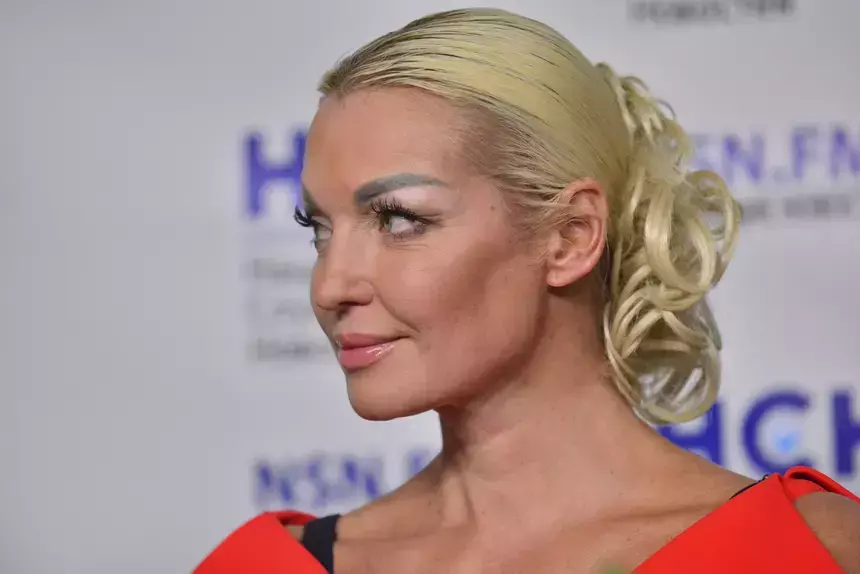 «Готова стать бабушкой»: Волочкова рассказала об отношениях 17-летней дочери с парнем