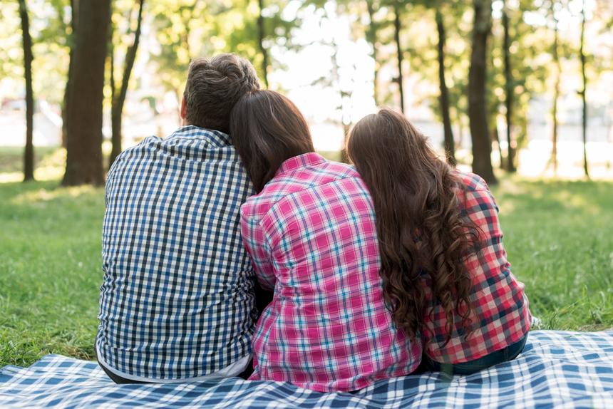 В многодетной семье под Тюменью 16-летний подросток изнасиловал младшую сестру