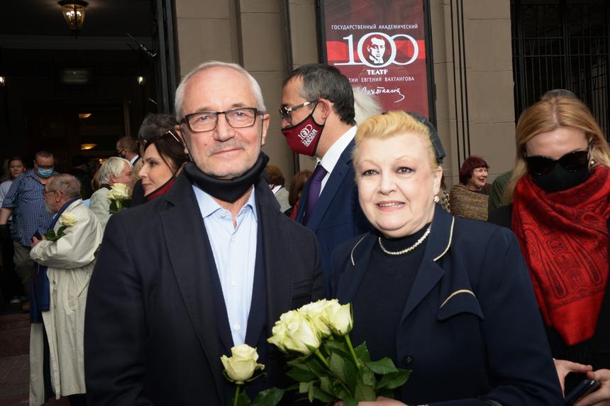 Похудевшая на 15 кг Дрожжина не взглянула в сторону мужа на суде о наследстве Баталова